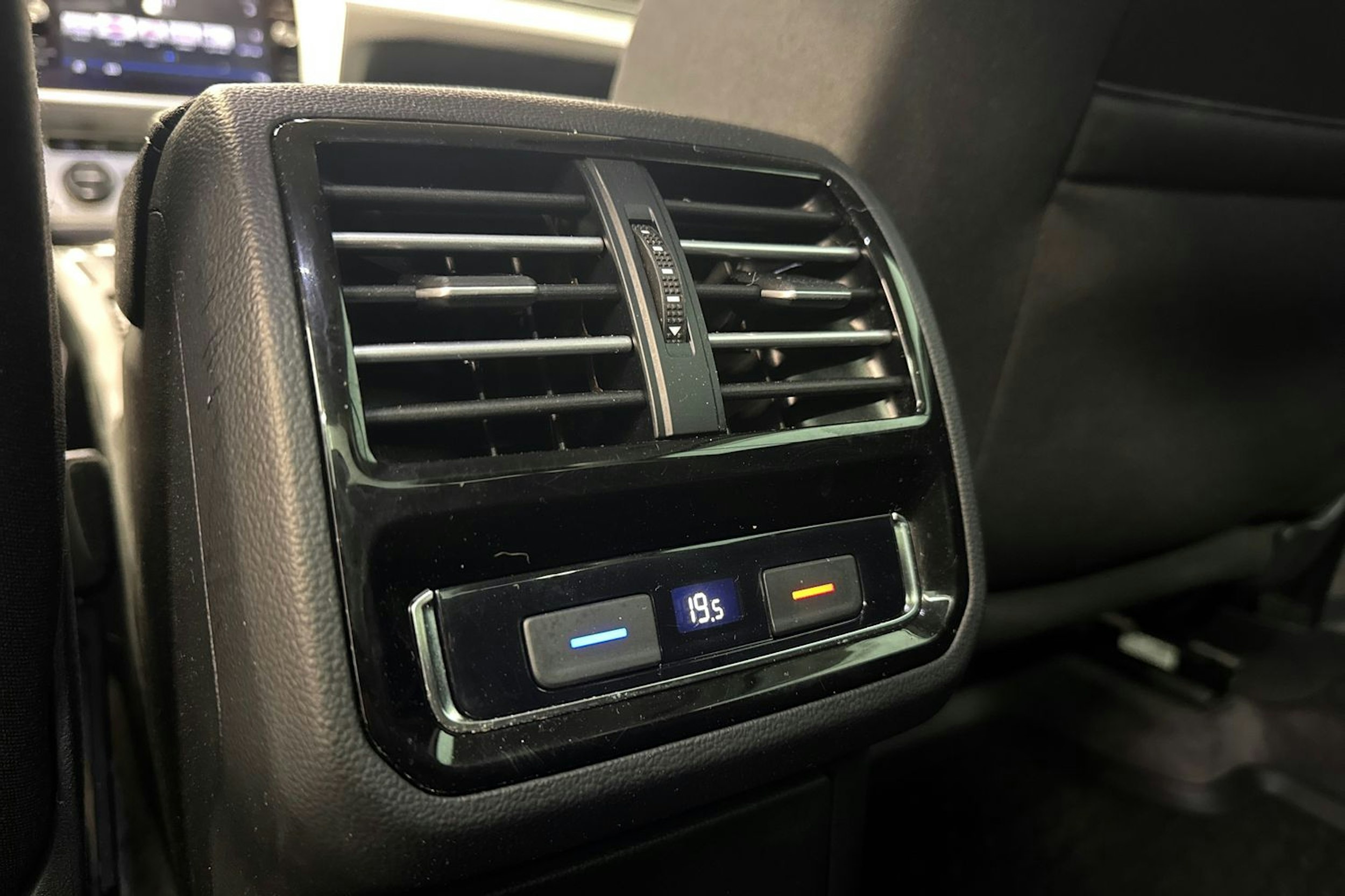 sininen Volkswagen Passat 2018 kuva 27.