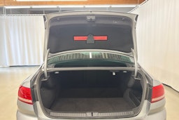 sininen Volkswagen Passat 2018 kuva 28.