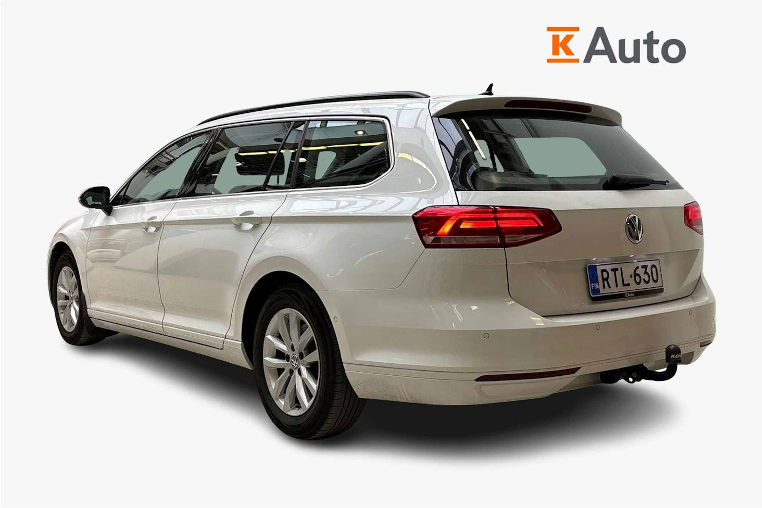 Valkoinen Volkswagen PASSAT 2018 kuva 2.