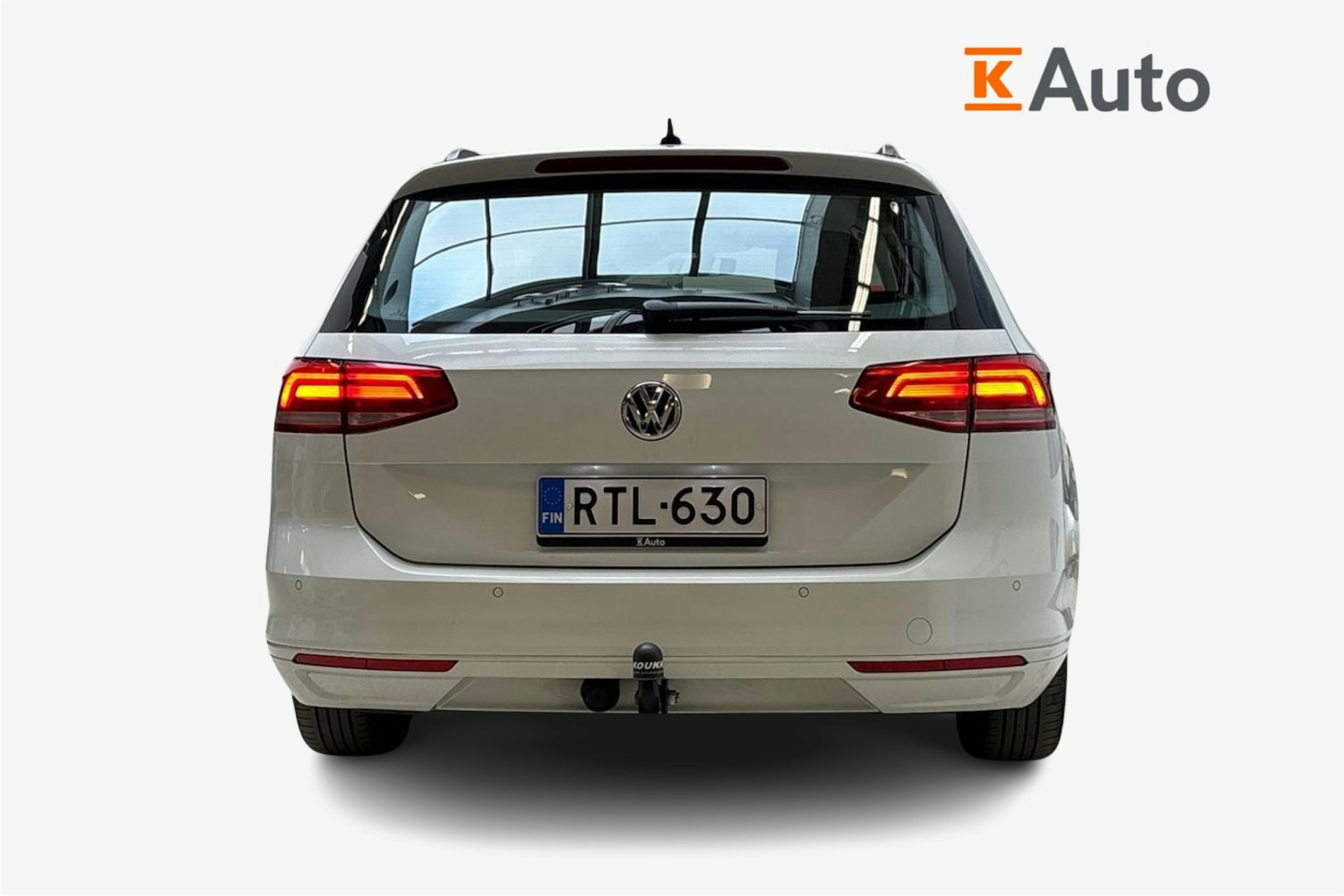Valkoinen Volkswagen PASSAT 2018 kuva 3.