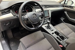 Valkoinen Volkswagen PASSAT 2018 kuva 6.