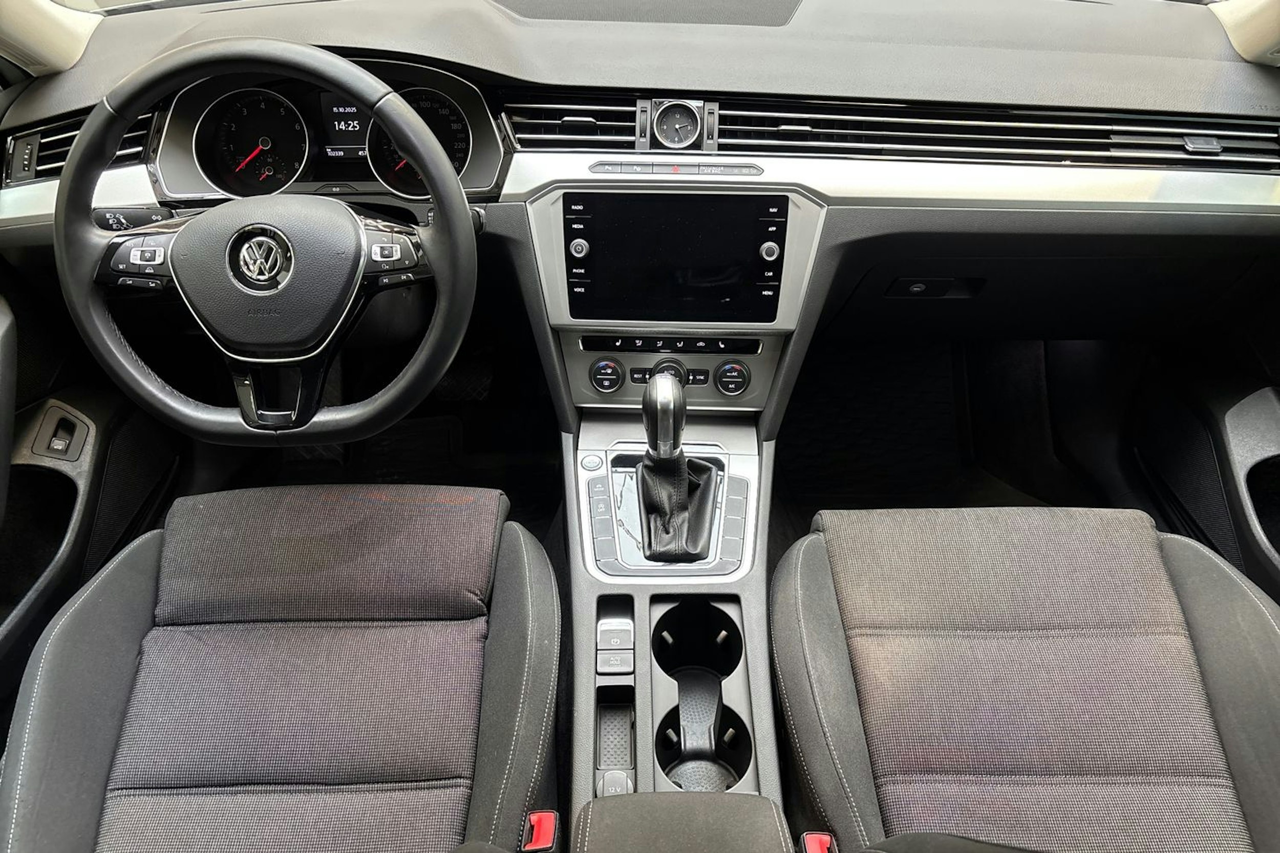 Valkoinen Volkswagen PASSAT 2018 kuva 7.