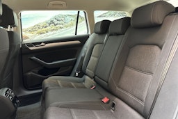 Valkoinen Volkswagen PASSAT 2018 kuva 8.