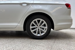 Valkoinen Volkswagen PASSAT 2018 kuva 9.