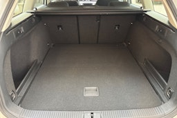 Valkoinen Volkswagen PASSAT 2018 kuva 12.