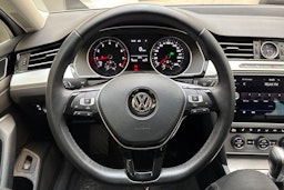 Valkoinen Volkswagen PASSAT 2018 kuva 18.