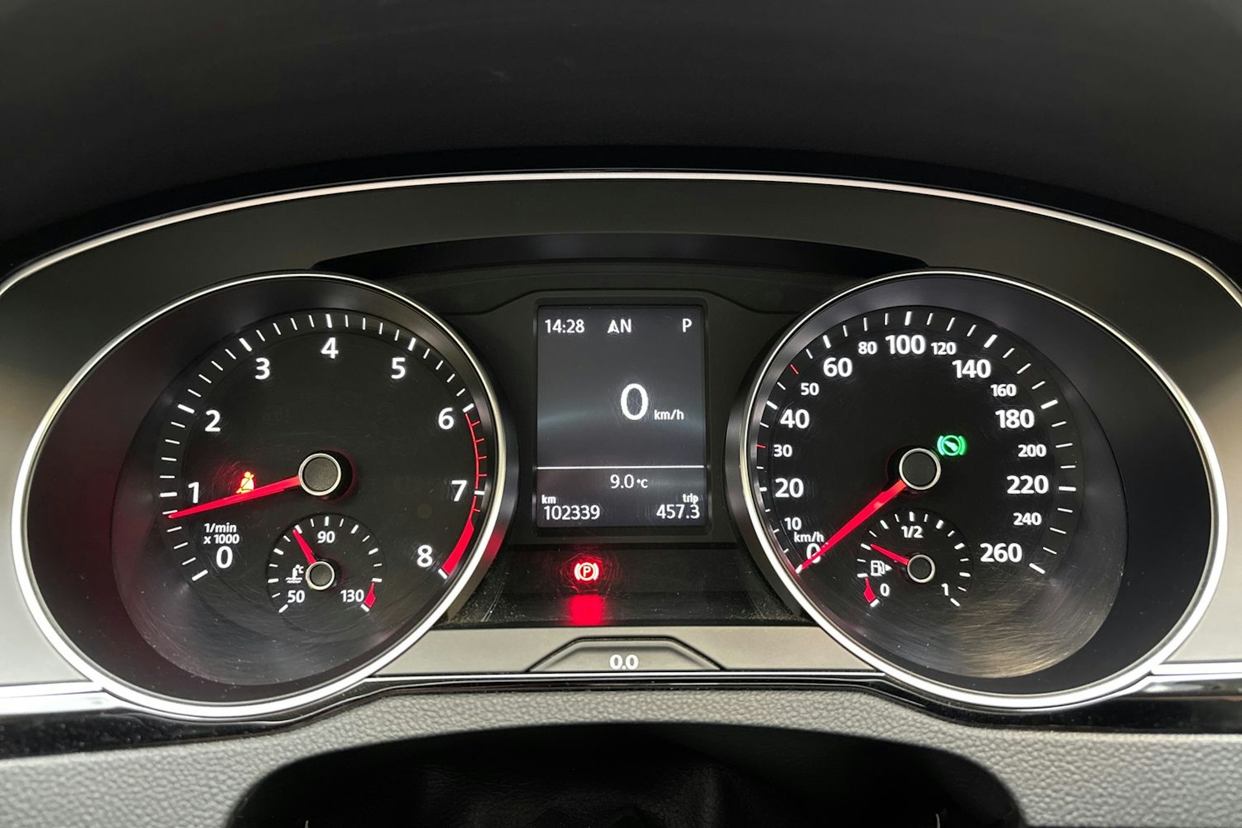 Valkoinen Volkswagen PASSAT 2018 kuva 19.