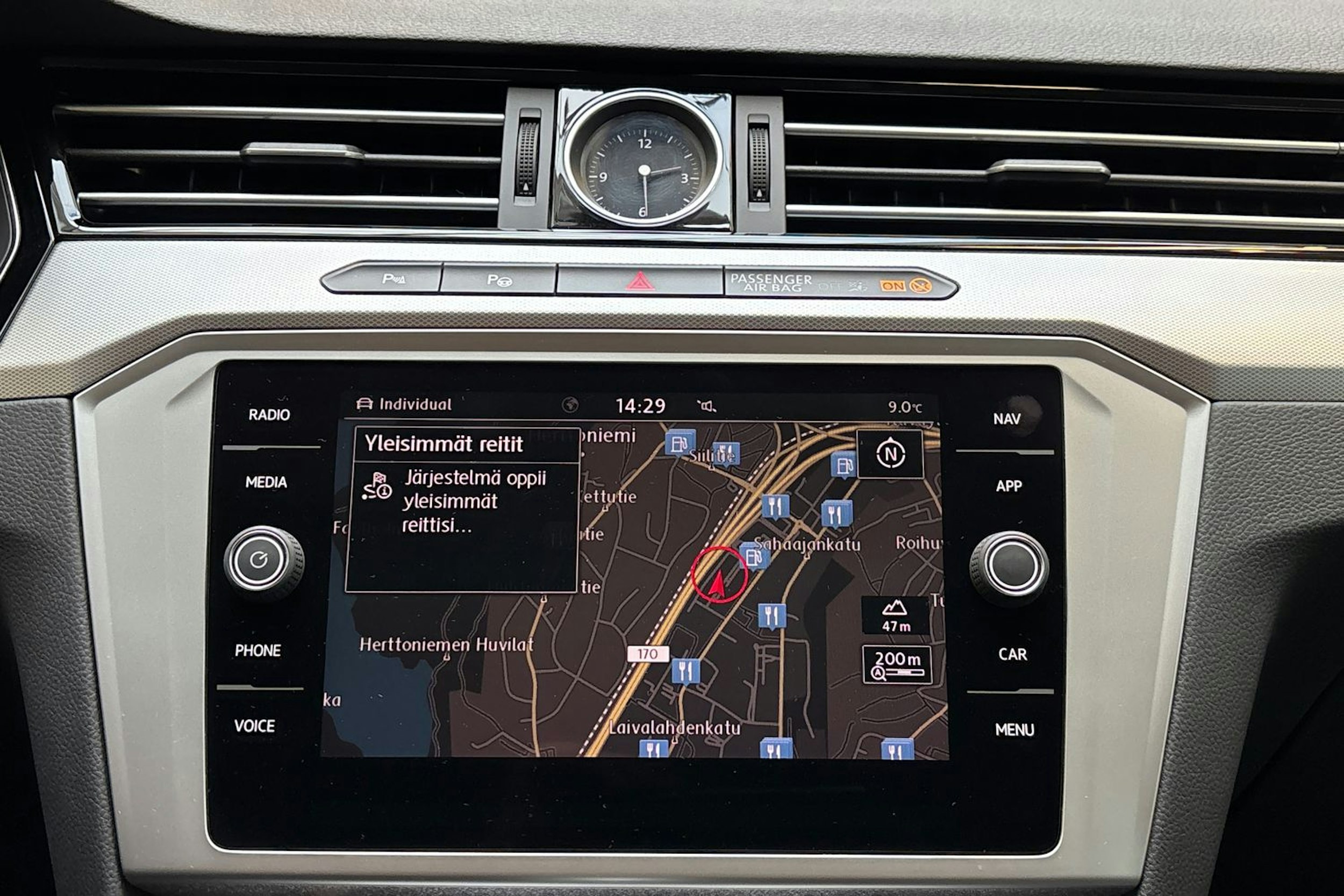 Valkoinen Volkswagen PASSAT 2018 kuva 20.