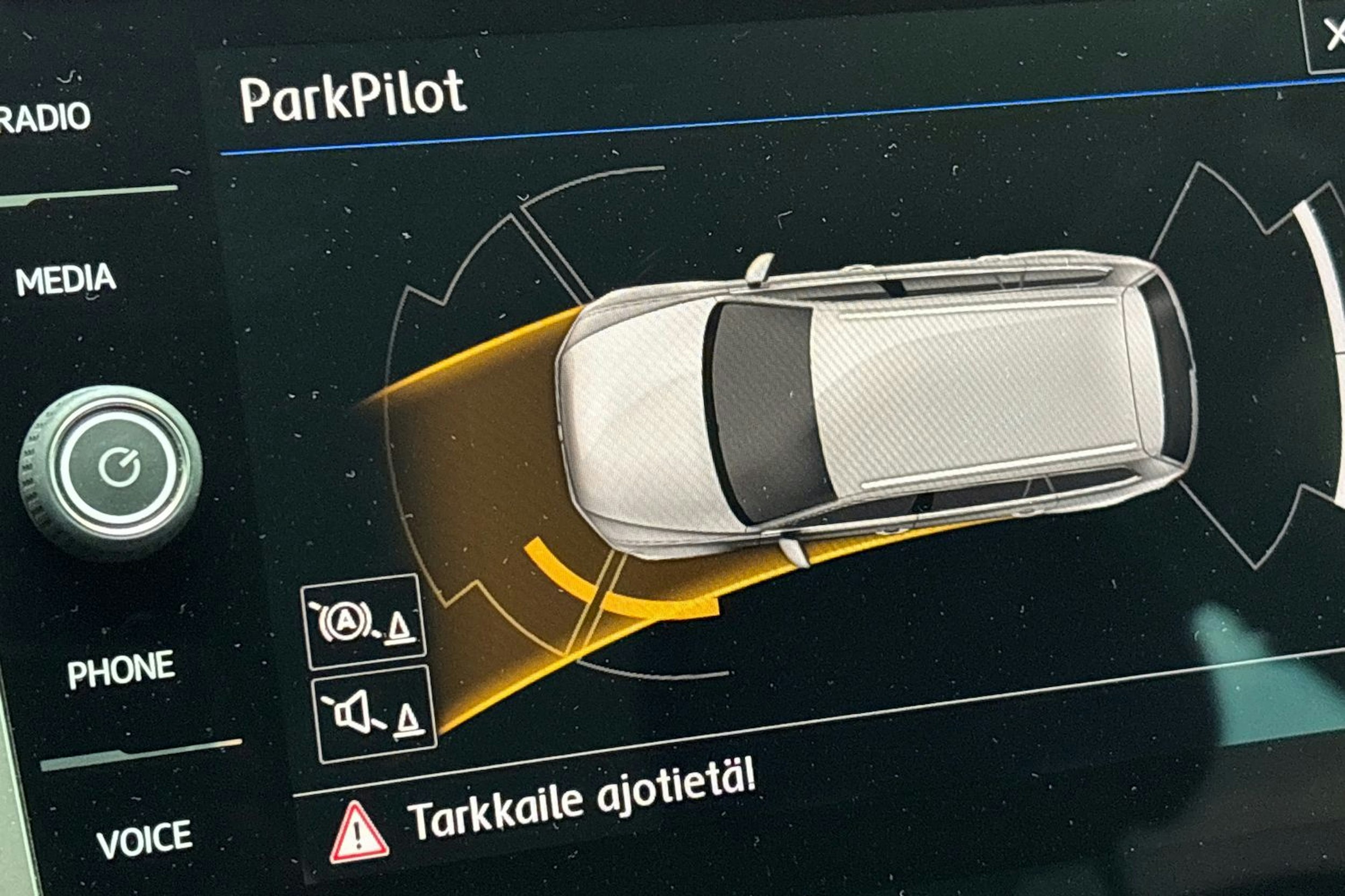 Valkoinen Volkswagen PASSAT 2018 kuva 22.