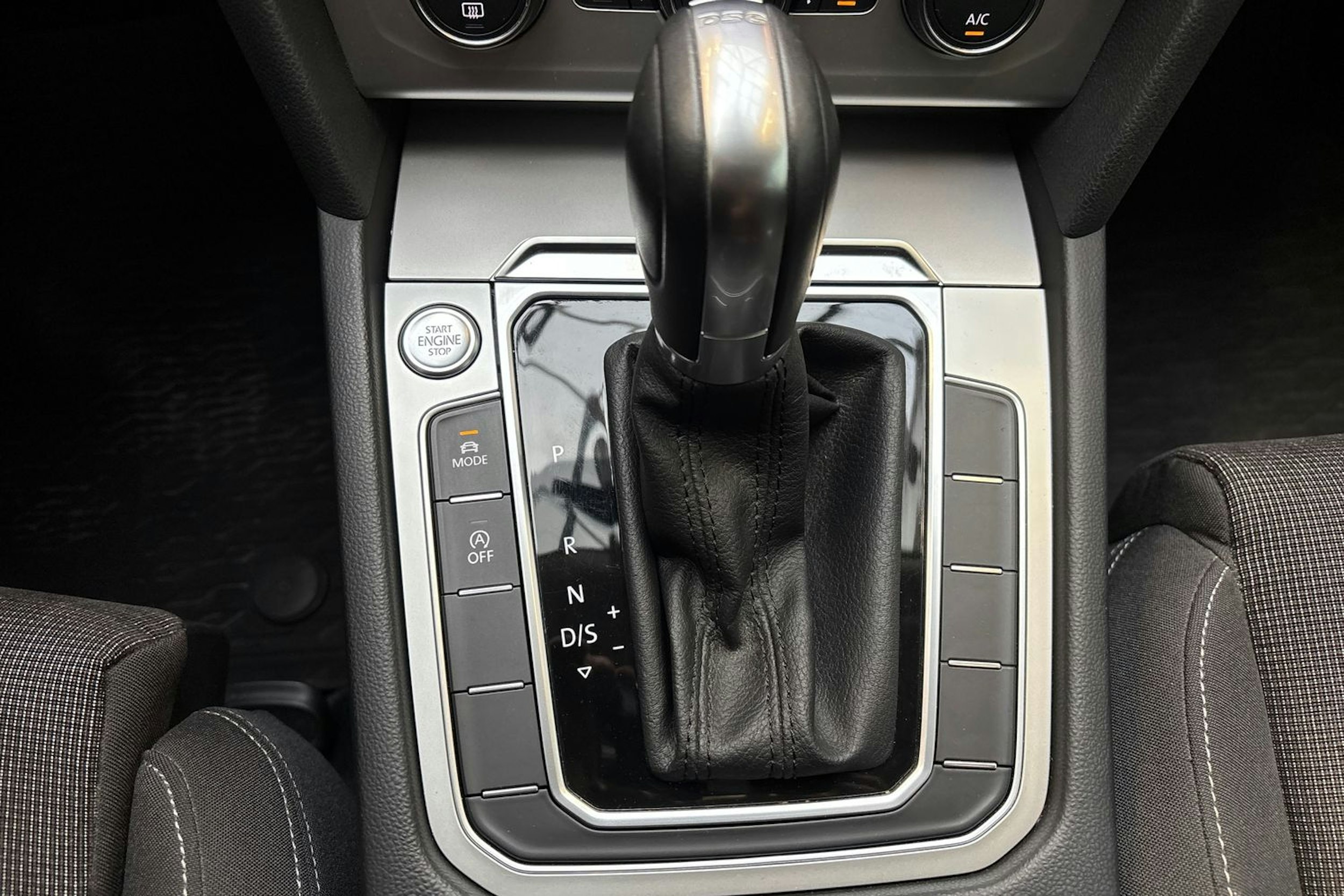 Valkoinen Volkswagen PASSAT 2018 kuva 27.
