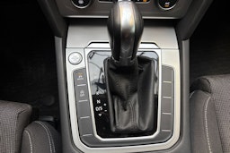 Valkoinen Volkswagen PASSAT 2018 kuva 27.