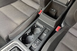 Valkoinen Volkswagen PASSAT 2018 kuva 28.