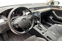 ruskea (beige) Volkswagen Passat 2018 kuva 6.