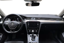 ruskea (beige) Volkswagen Passat 2018 kuva 7.