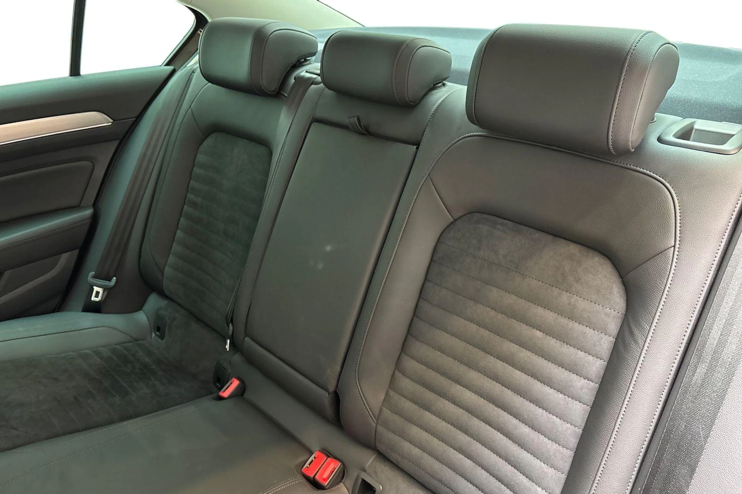 ruskea (beige) Volkswagen Passat 2018 kuva 8.