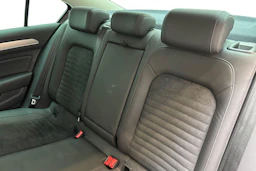 ruskea (beige) Volkswagen Passat 2018 kuva 8.