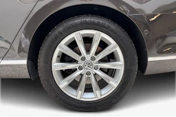 ruskea (beige) Volkswagen Passat 2018 kuva 9.