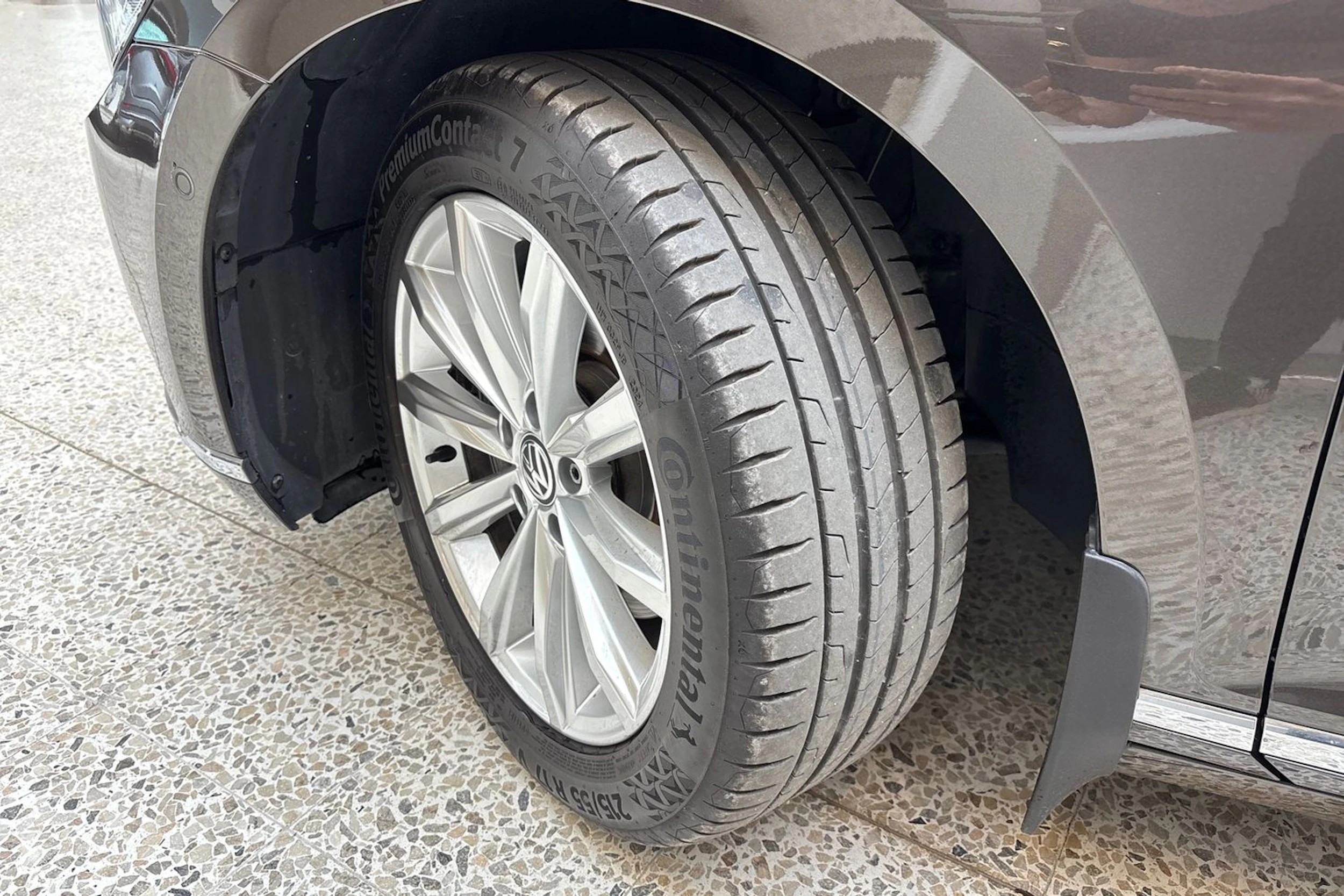 ruskea (beige) Volkswagen Passat 2018 kuva 10.