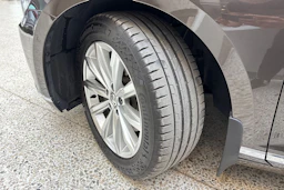 ruskea (beige) Volkswagen Passat 2018 kuva 10.