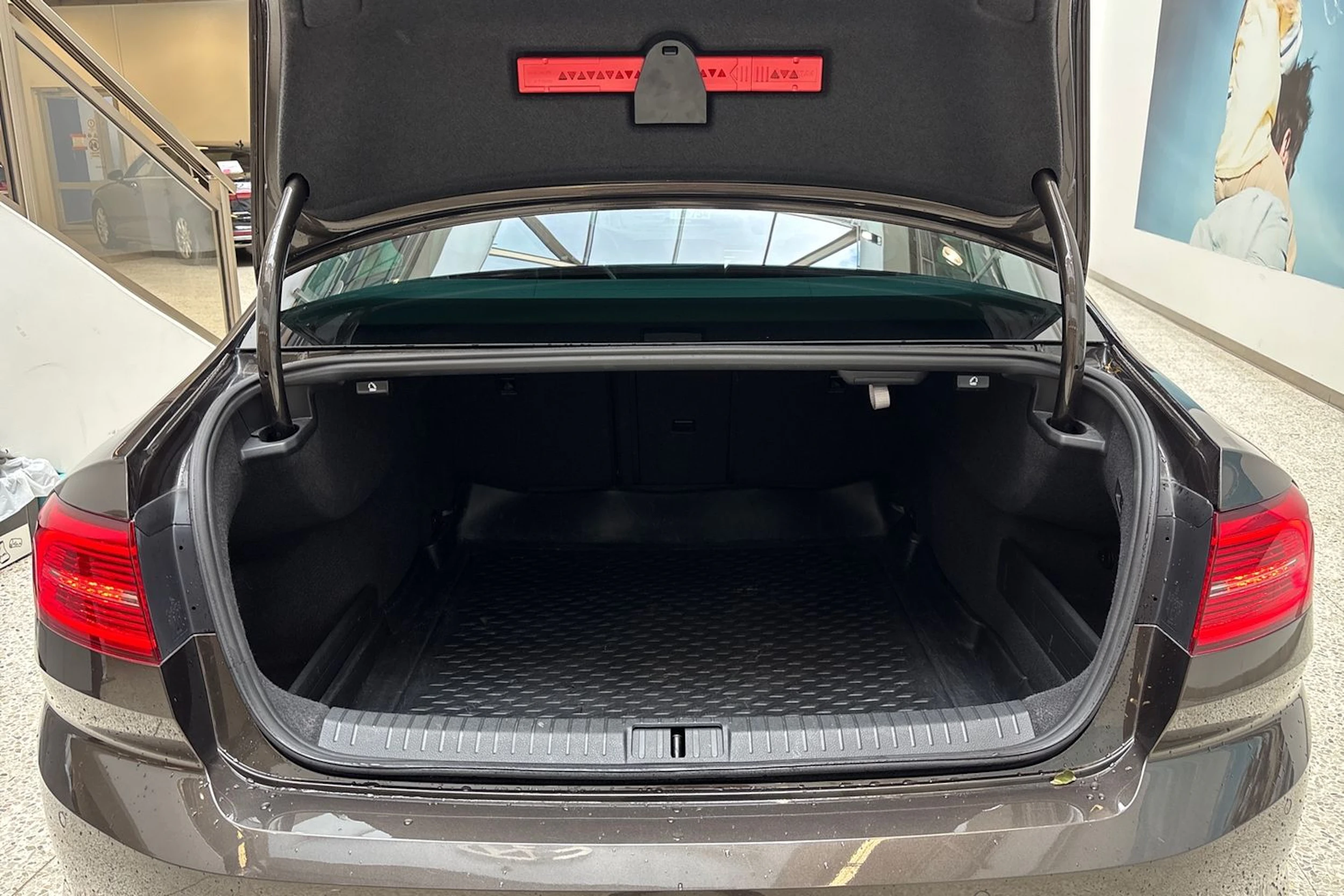 ruskea (beige) Volkswagen Passat 2018 kuva 11.