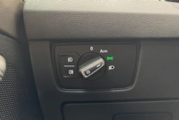 ruskea (beige) Volkswagen Passat 2018 kuva 16.