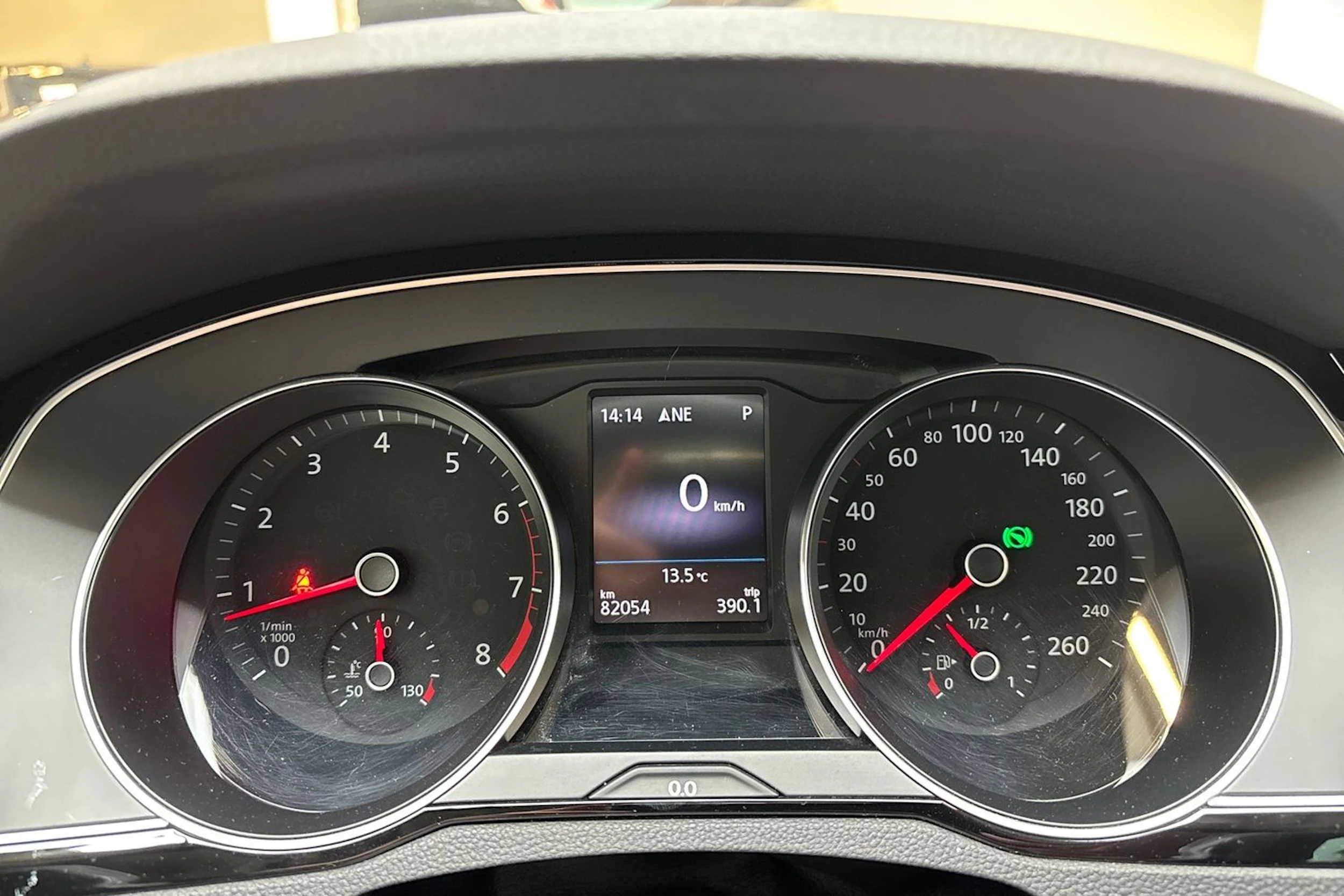ruskea (beige) Volkswagen Passat 2018 kuva 20.