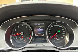 ruskea (beige) Volkswagen Passat 2018 kuva 20.