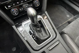 ruskea (beige) Volkswagen Passat 2018 kuva 21.