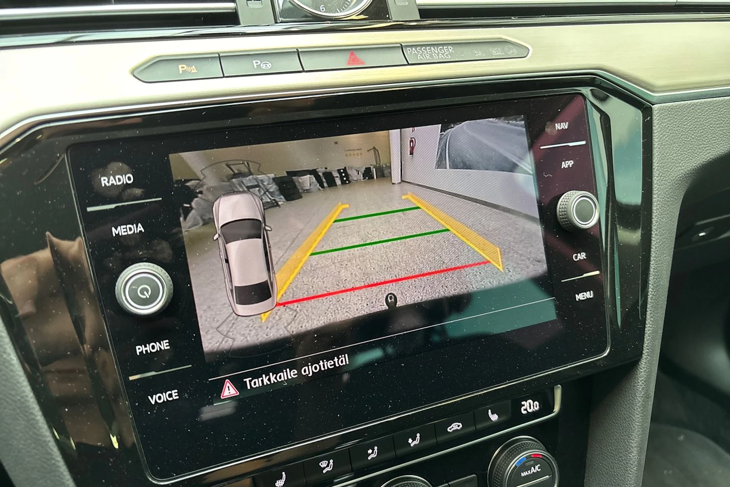 ruskea (beige) Volkswagen Passat 2018 kuva 23.