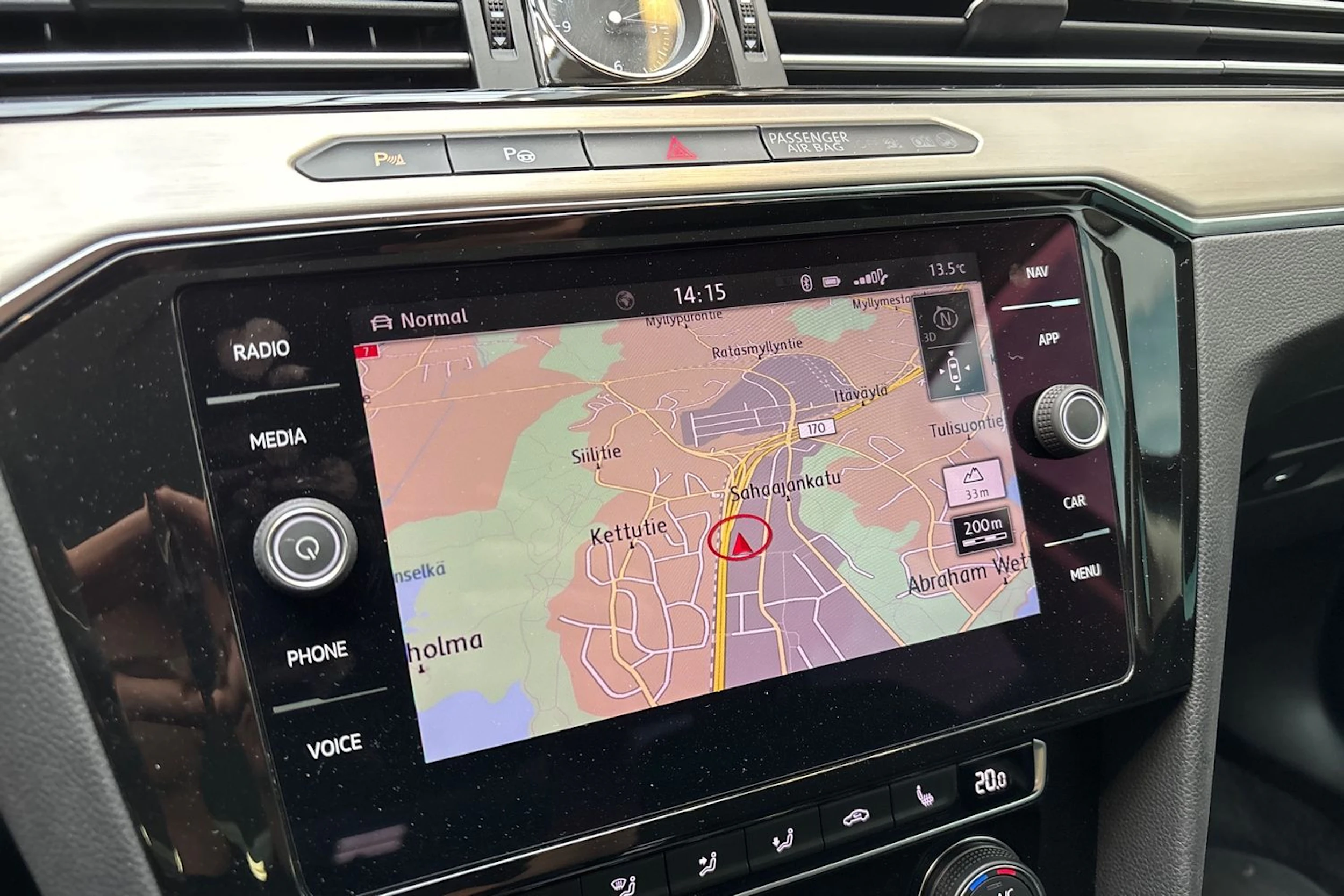 ruskea (beige) Volkswagen Passat 2018 kuva 24.