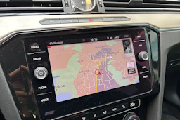 ruskea (beige) Volkswagen Passat 2018 kuva 24.