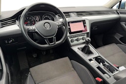 sininen Volkswagen Passat 2018 kuva 3.