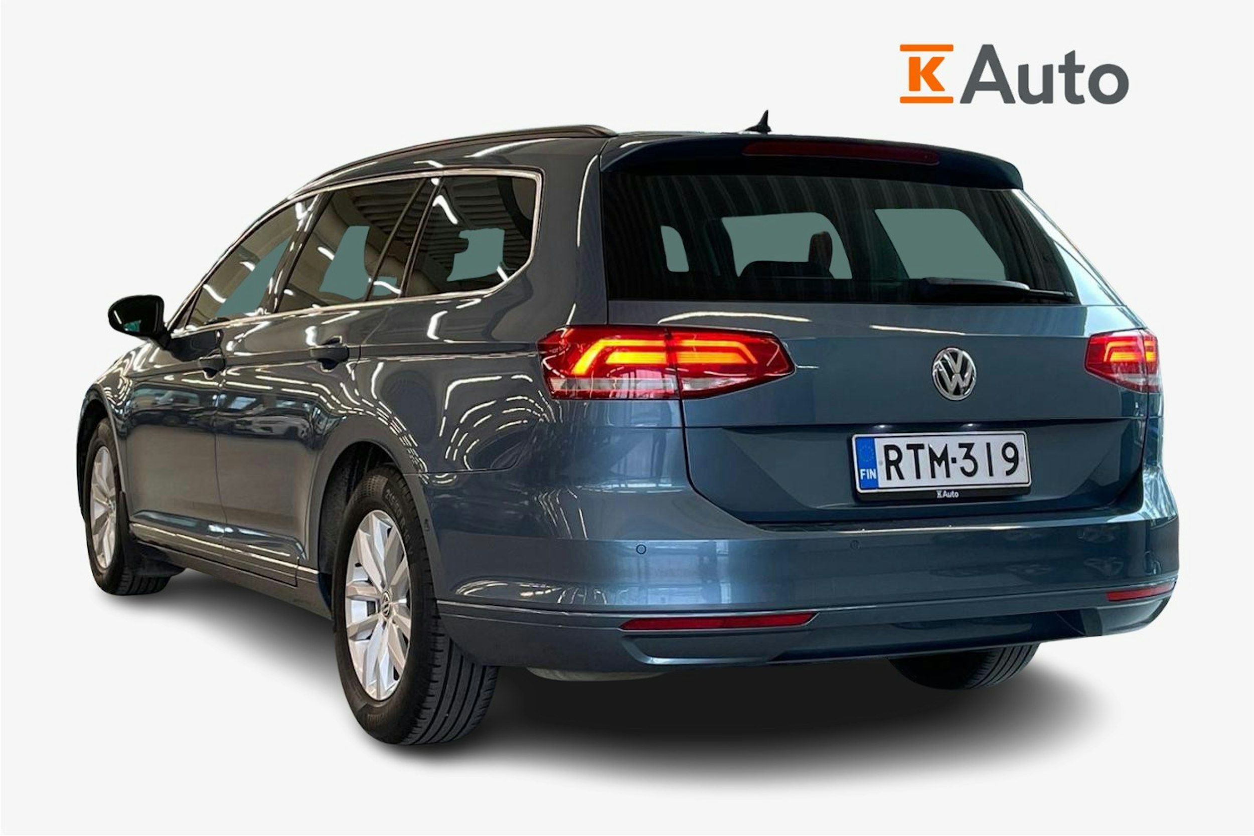 sininen Volkswagen Passat 2018 kuva 2.