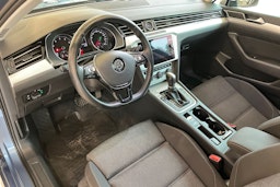 sininen Volkswagen Passat 2018 kuva 7.