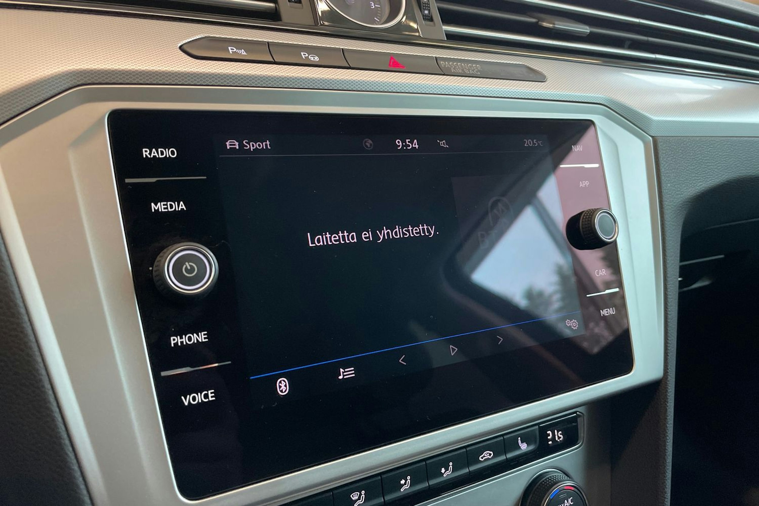 sininen Volkswagen Passat 2018 kuva 17.
