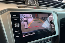 sininen Volkswagen Passat 2018 kuva 18.