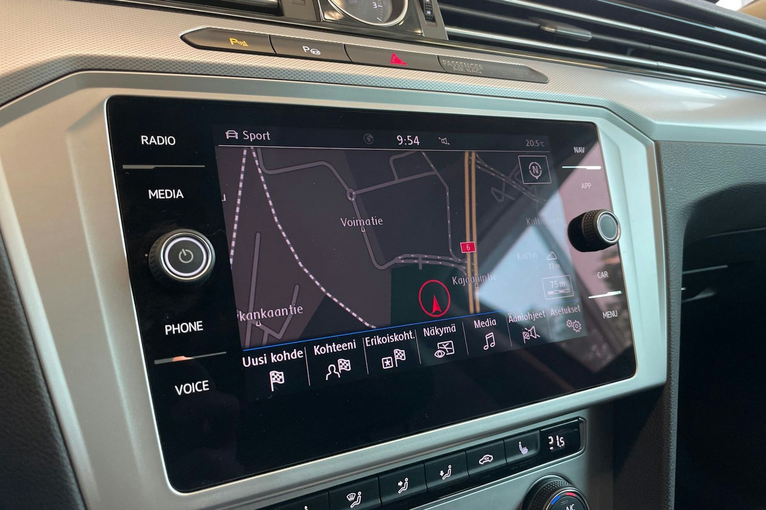 sininen Volkswagen Passat 2018 kuva 19.