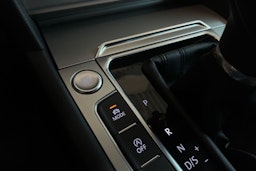sininen Volkswagen Passat 2018 kuva 22.