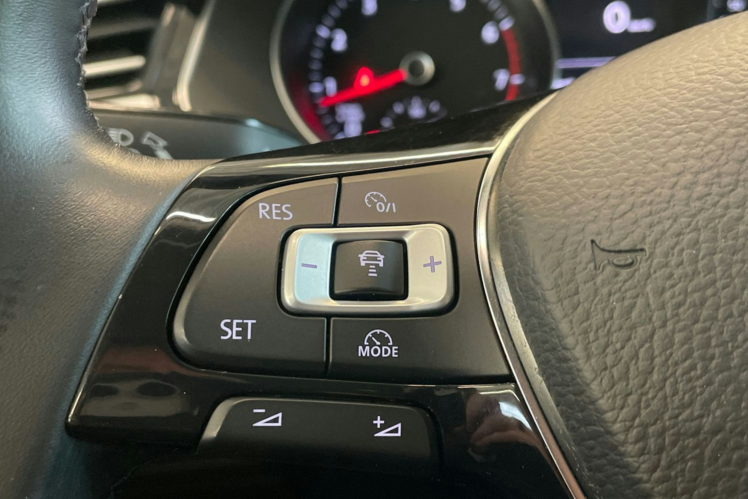 sininen Volkswagen Passat 2018 kuva 23.