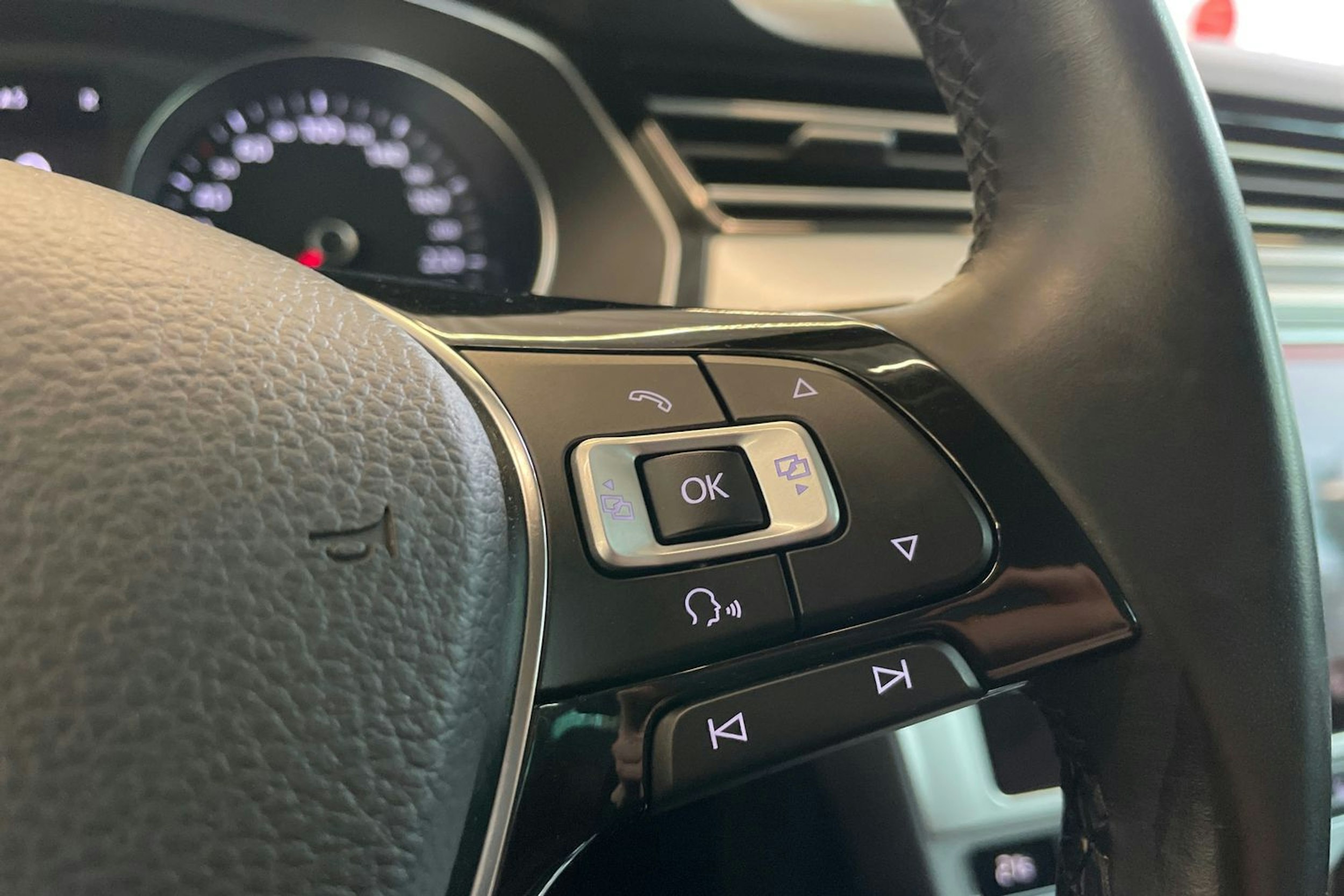 sininen Volkswagen Passat 2018 kuva 24.