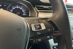 sininen Volkswagen Passat 2018 kuva 24.