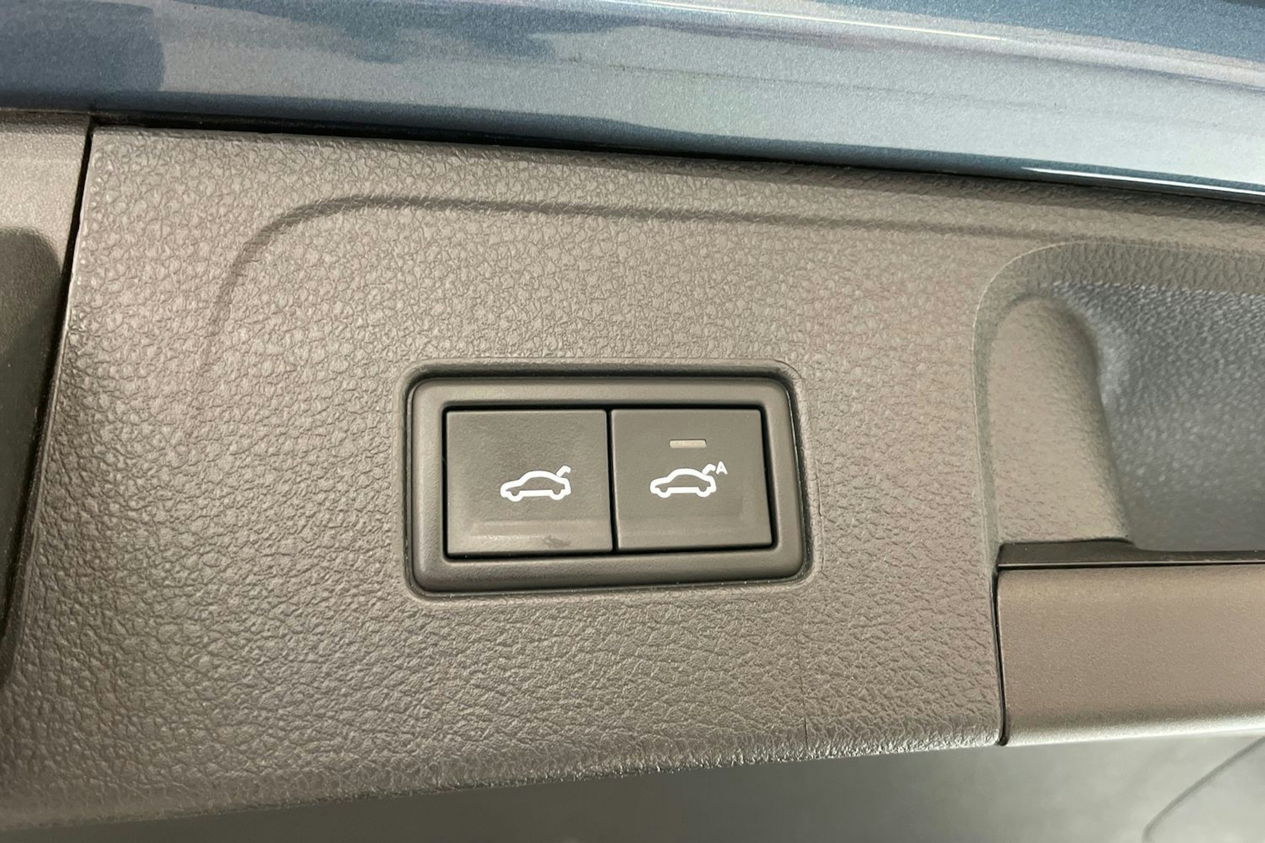 sininen Volkswagen Passat 2018 kuva 26.