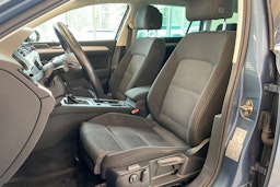 sininen Volkswagen Passat 2018 kuva 27.
