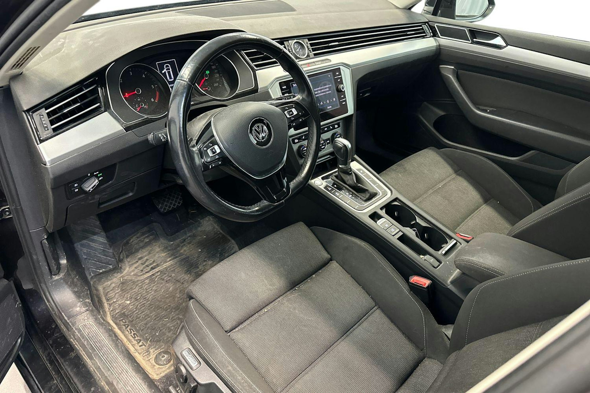 musta Volkswagen Passat 2018 kuva 3.