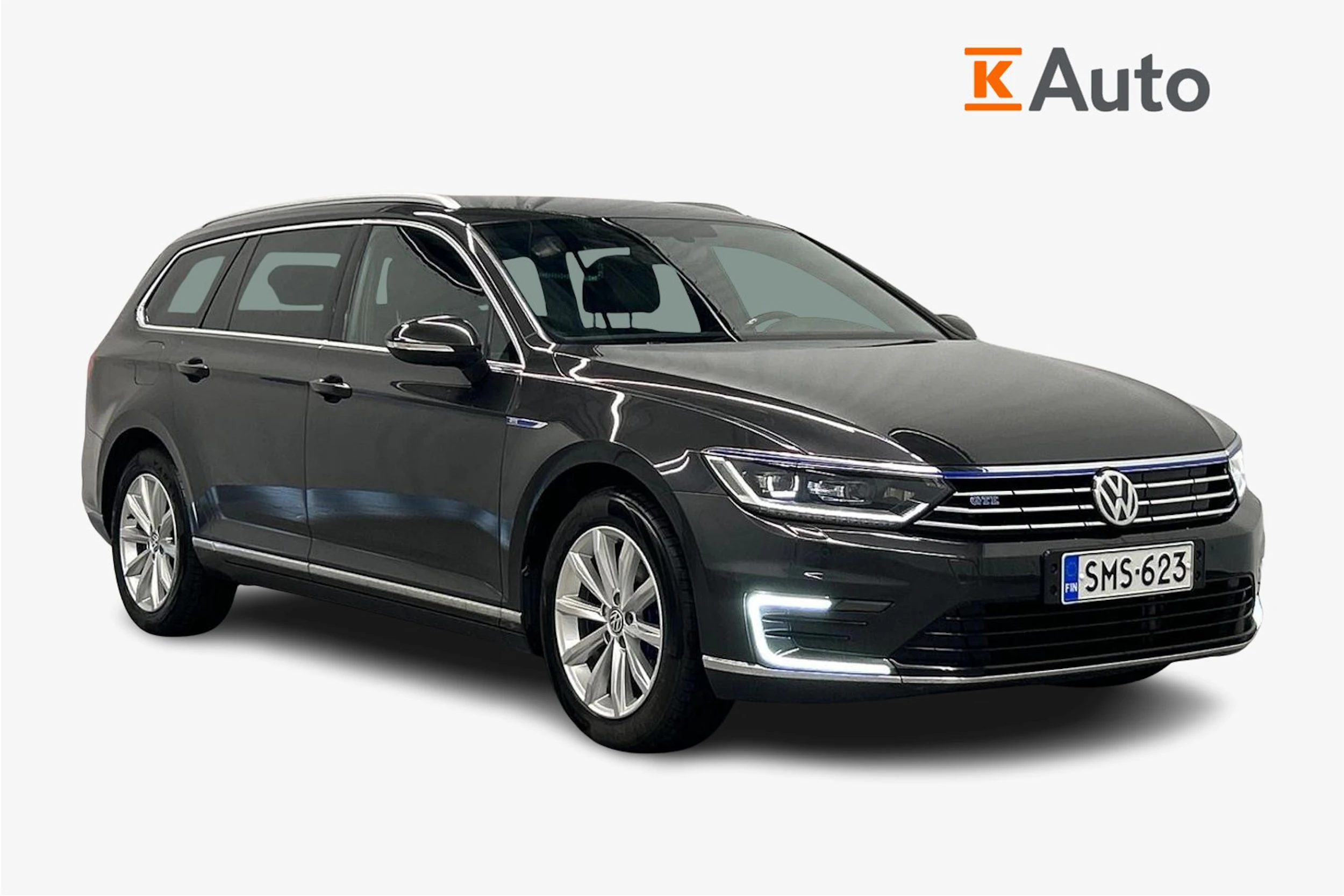 harmaa Volkswagen Passat 2018 kuva 1.