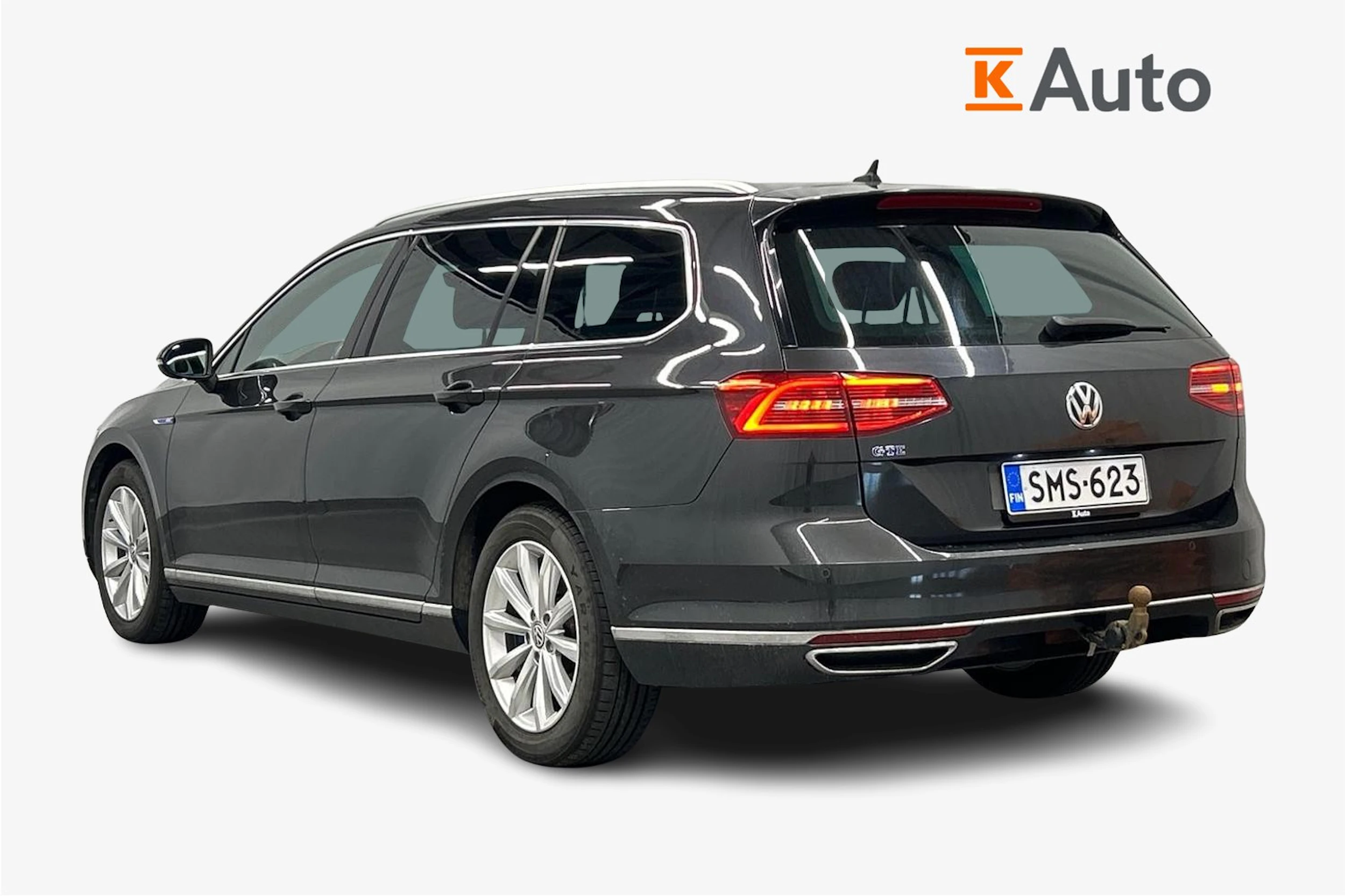 harmaa Volkswagen Passat 2018 kuva 2.