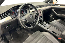harmaa Volkswagen Passat 2018 kuva 6.