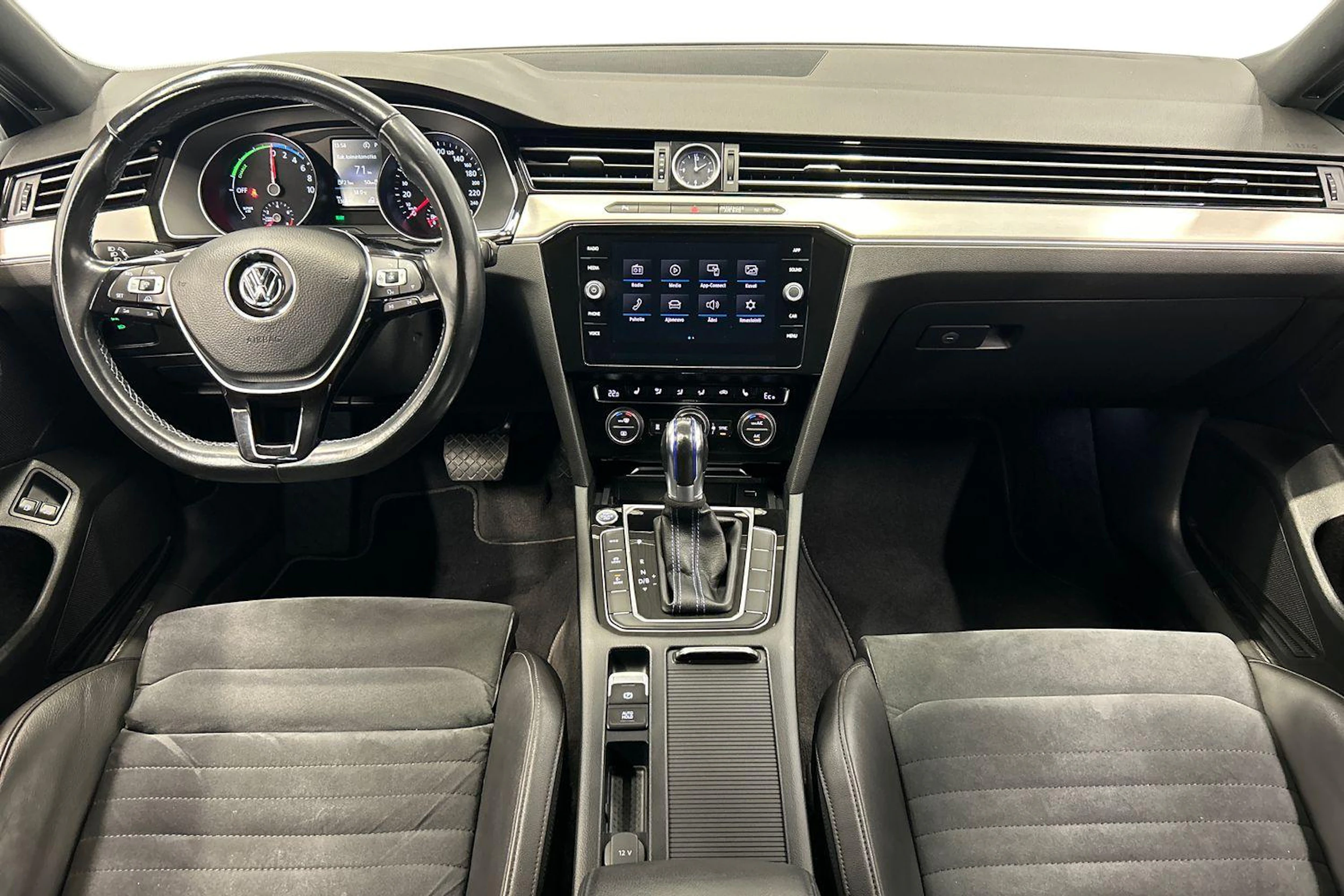 harmaa Volkswagen Passat 2018 kuva 7.