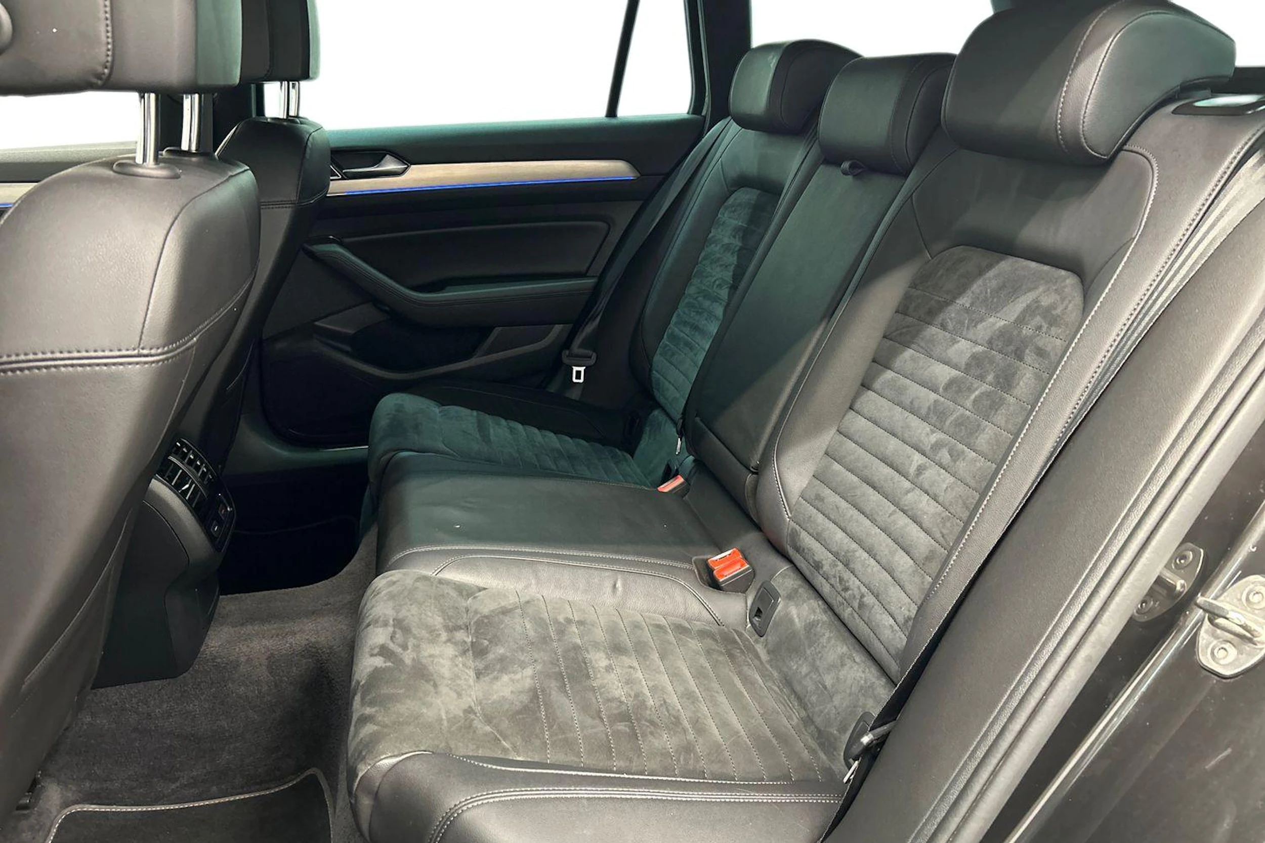 harmaa Volkswagen Passat 2018 kuva 8.