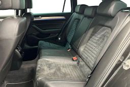 harmaa Volkswagen Passat 2018 kuva 8.